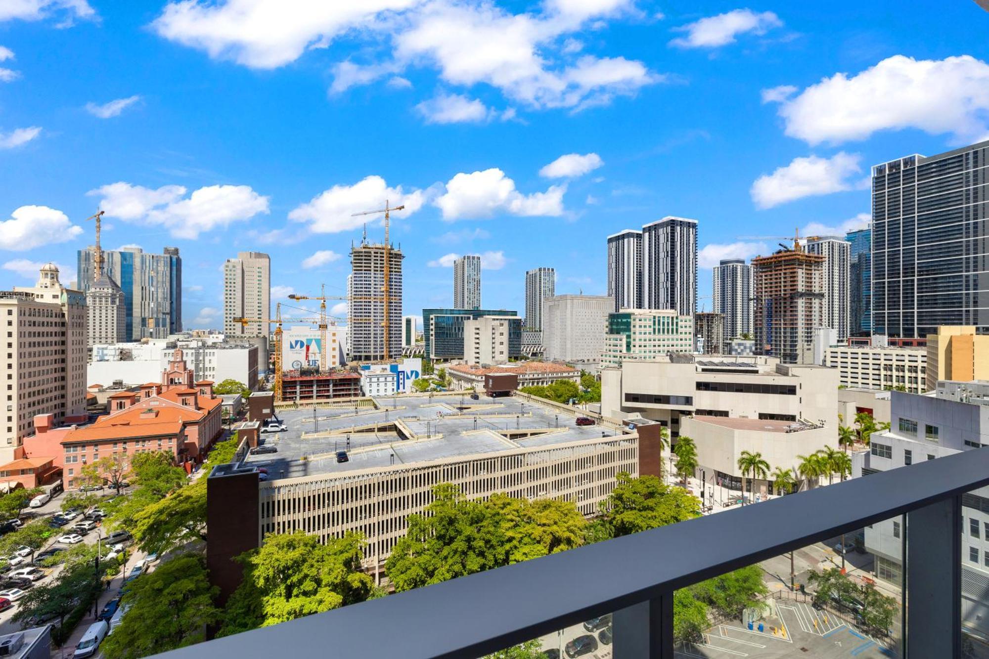 Luxury One-bedroom W Amenities! Apartamento *
